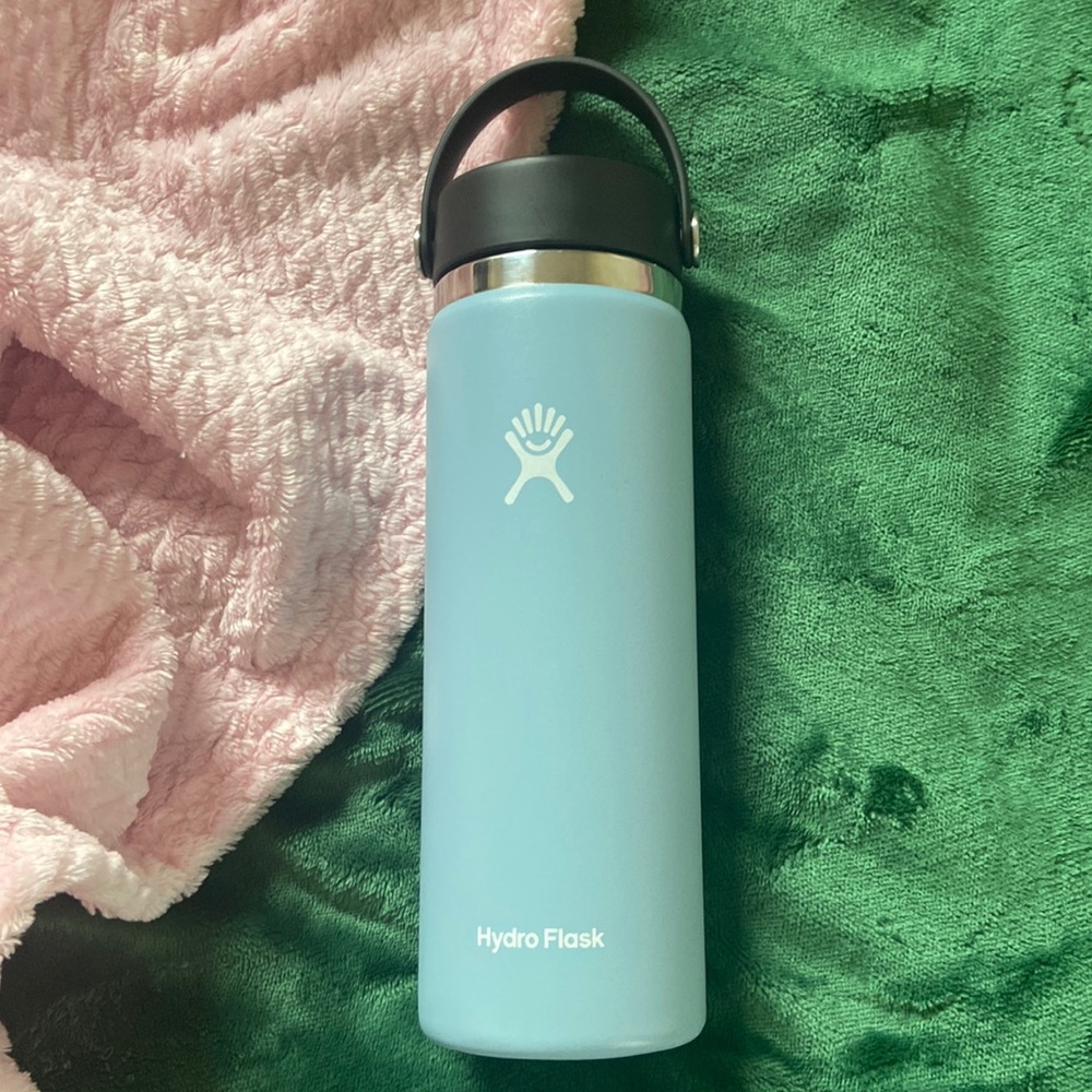 Light blue 20oz hydro flask